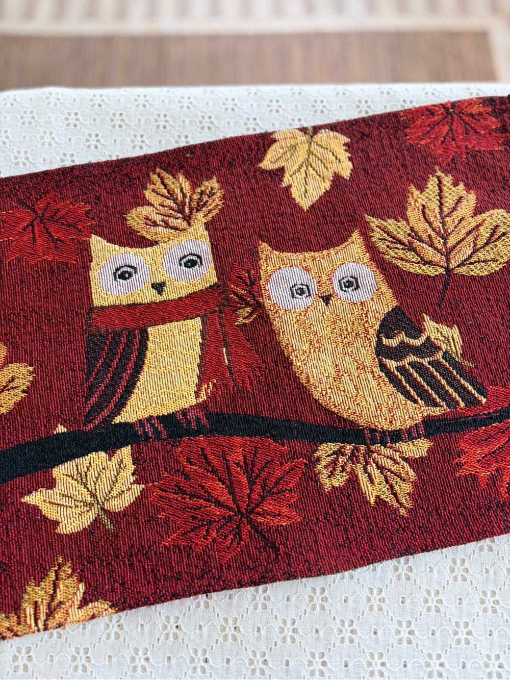 2 Autumn/Fall Owl Tapestry Placemats Leaves Kitchen Linens